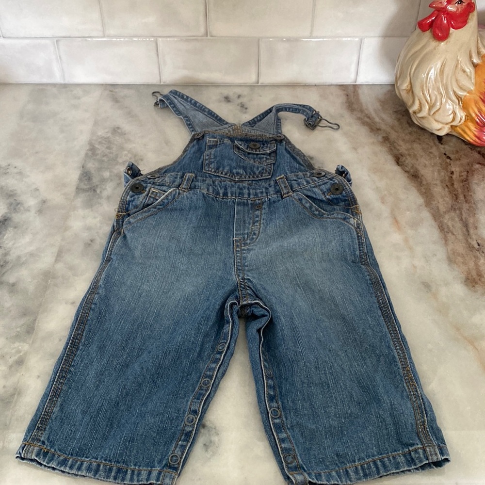 Guess baby overalls ( box 7)